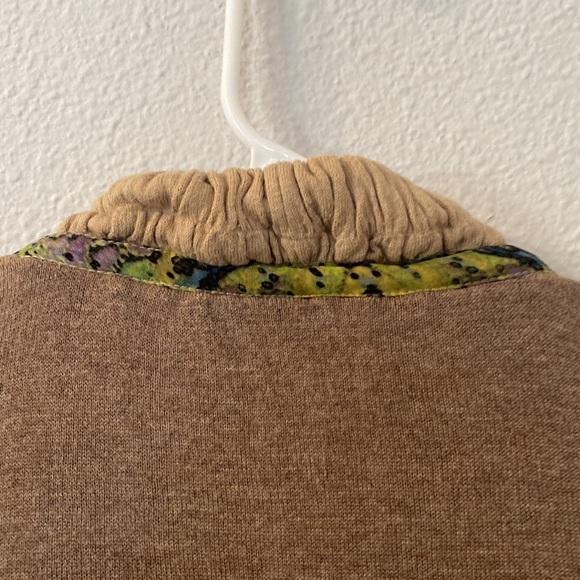 BKE Boutique fun print cardigan size is worn off but fits like a medium - Picture 5 of 5